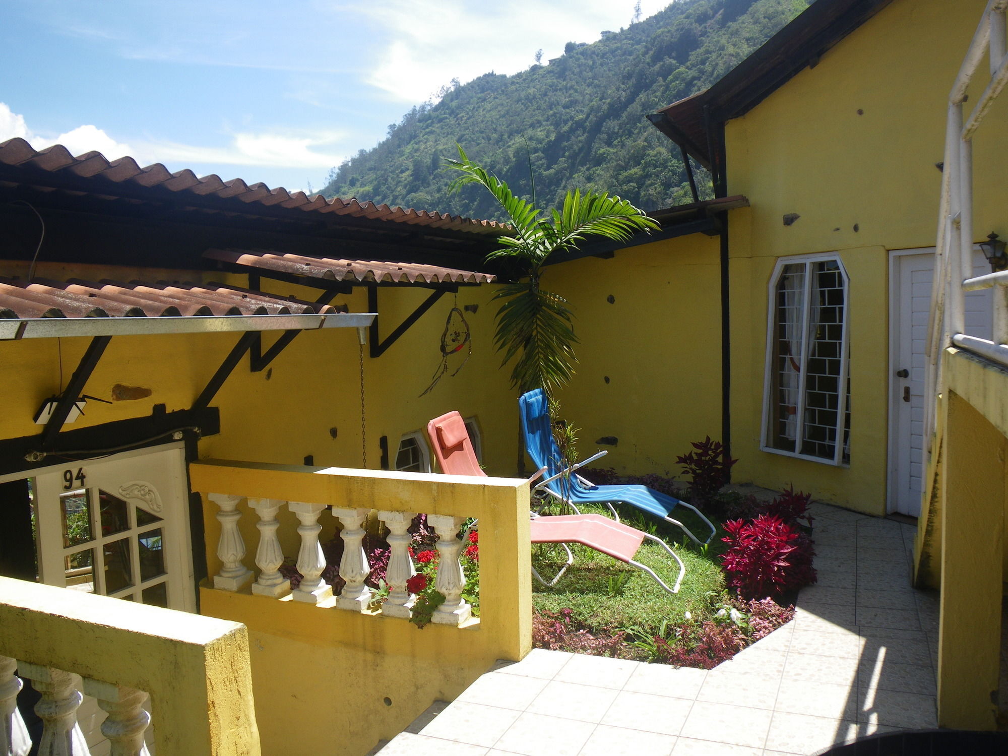 La Casa Amarilla Hotel Banos  Exterior photo